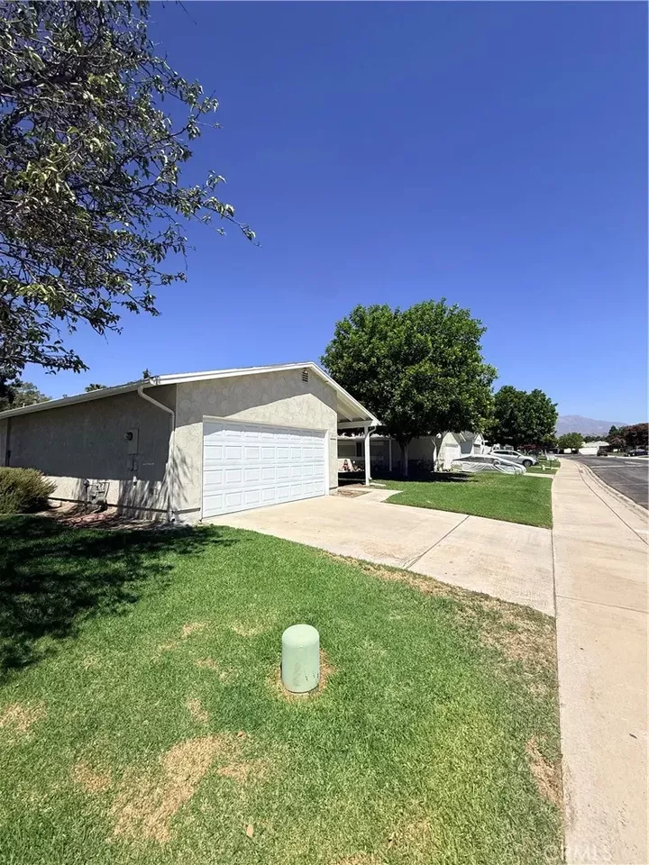 Property Photo: 1076 Occidental Circle CA 92374