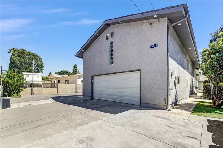 Property Photo:  15012 Wyandotte  CA 91405 