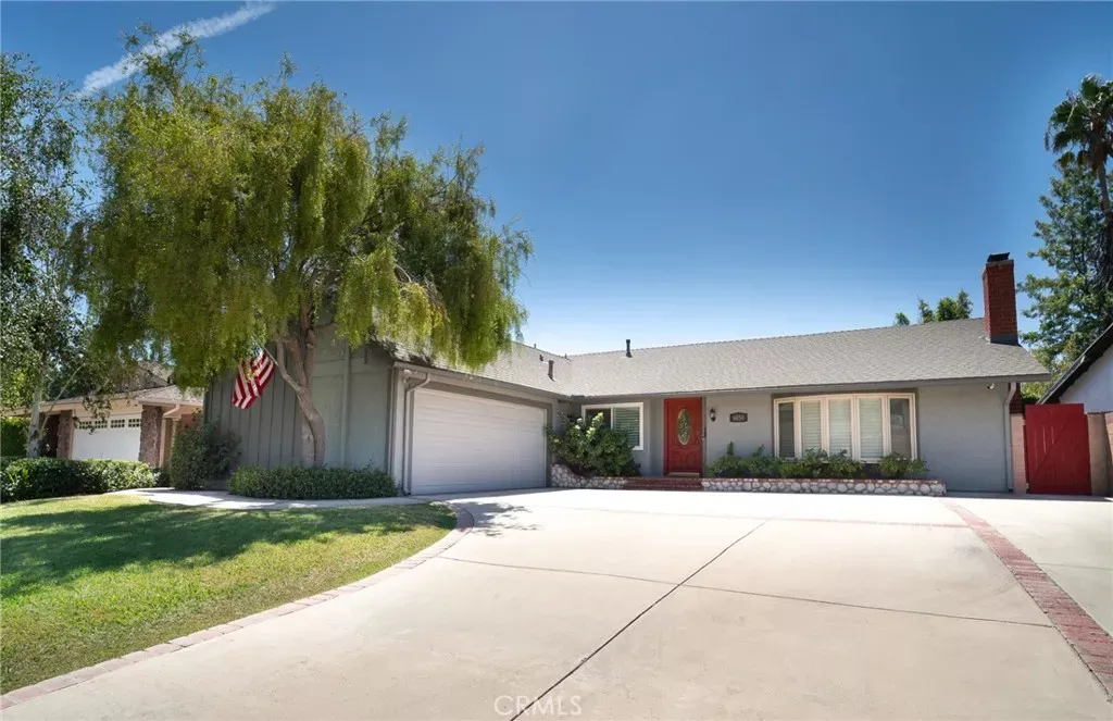 Property Photo: 6050 E Malton Avenue CA 93063