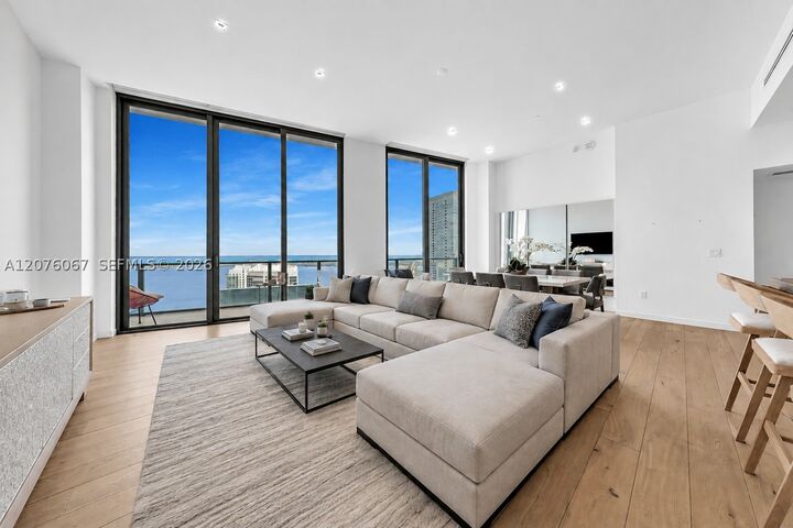 Property Photo:  1300 SE Miami Ave Uph3  FL 33130 