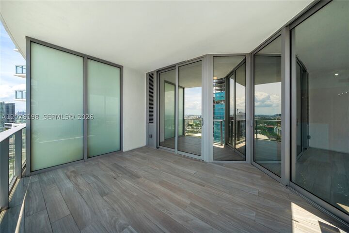Property Photo: 851 NE 1st Ave 2106 FL 33132