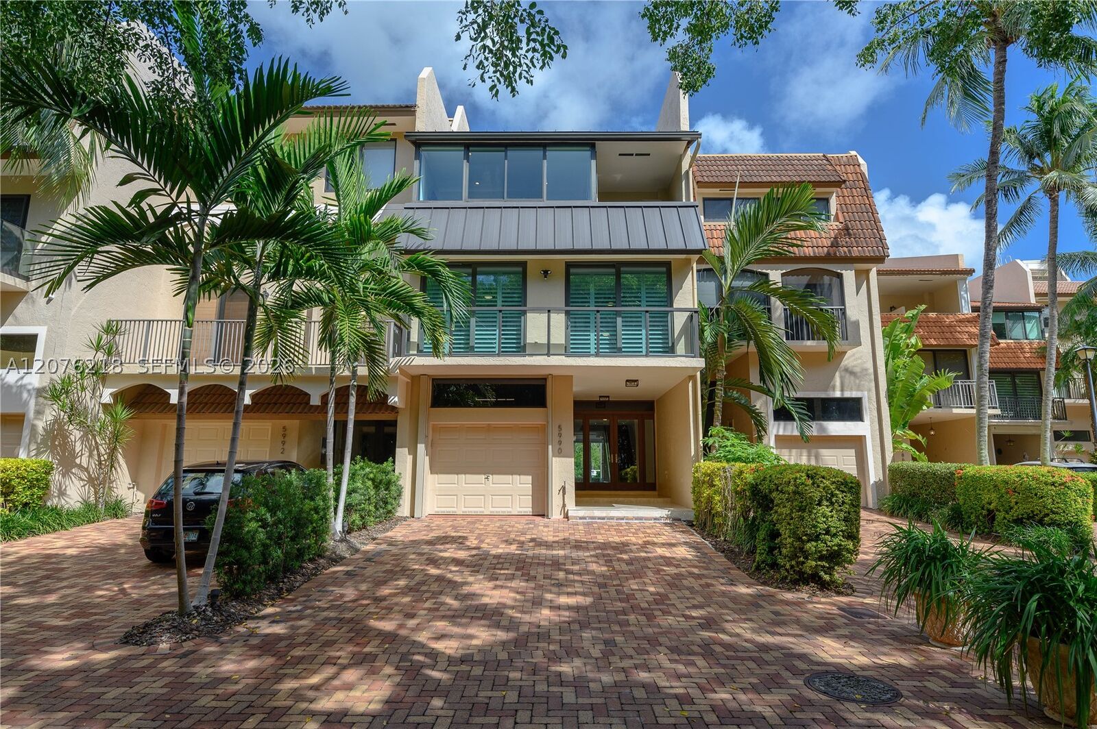 Property Photo:  5990 Paradise Point Dr 5990  FL 33157 