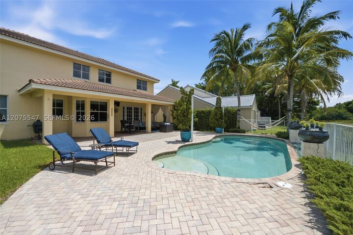 Property Photo: 861 Crestview Cir FL 33327