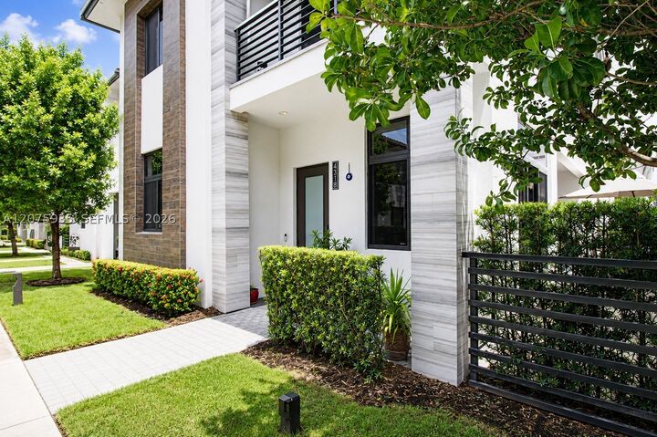 Property Photo:  4318 NW 81st Ave  FL 33166 