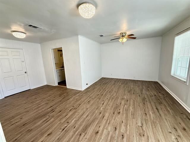Property Photo:  2203 N 16 St  TX 77630 