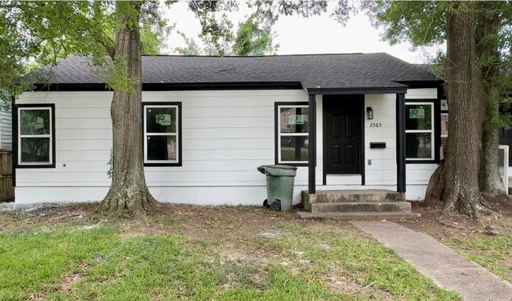 Property Photo: 2565 Pecos TX 77702