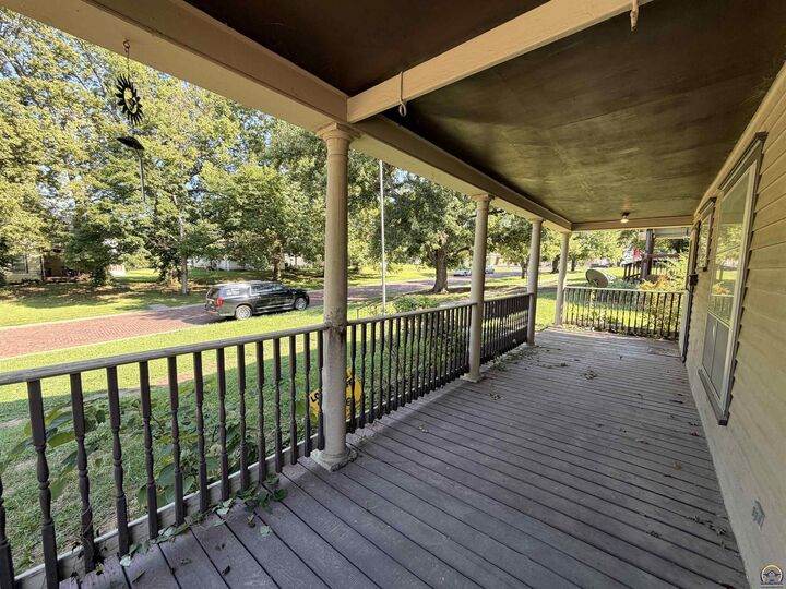 Property Photo:  613 Pennsylvania Ave  KS 66436 