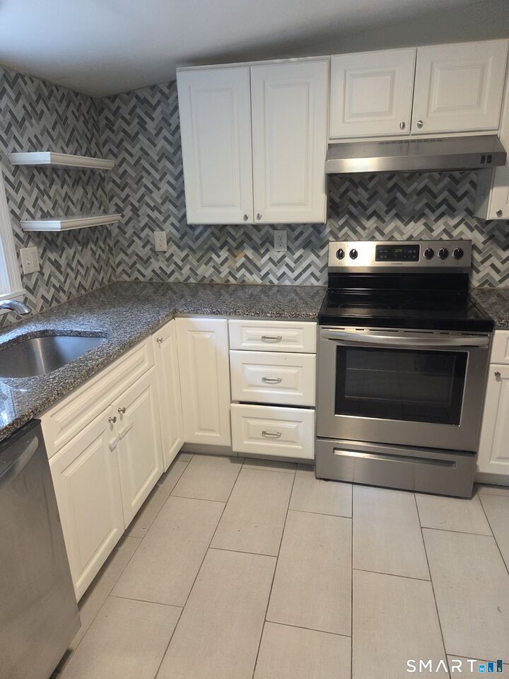 Property Photo:  26 Seagraves Road  CT 06238 