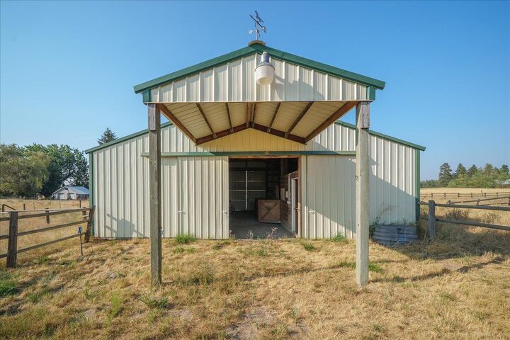 Property Photo: 8724 S Cedar Rd WA 99224