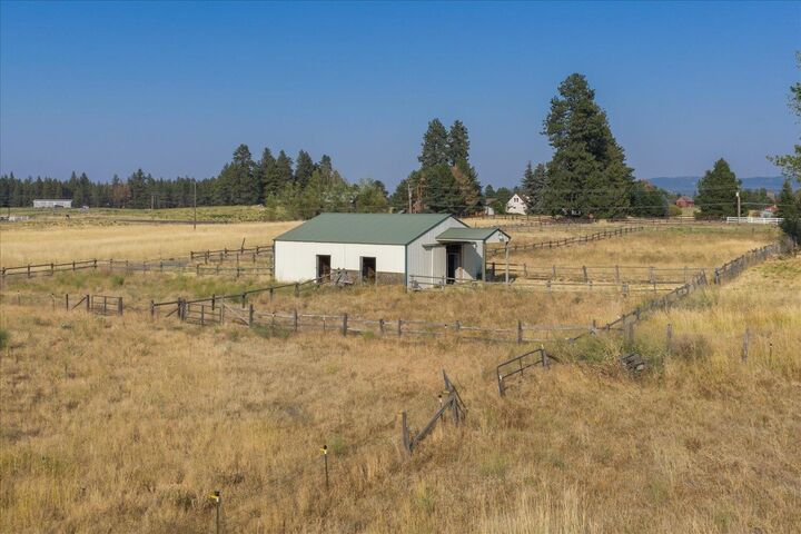 Property Photo: 8724 S Cedar Rd WA 99224