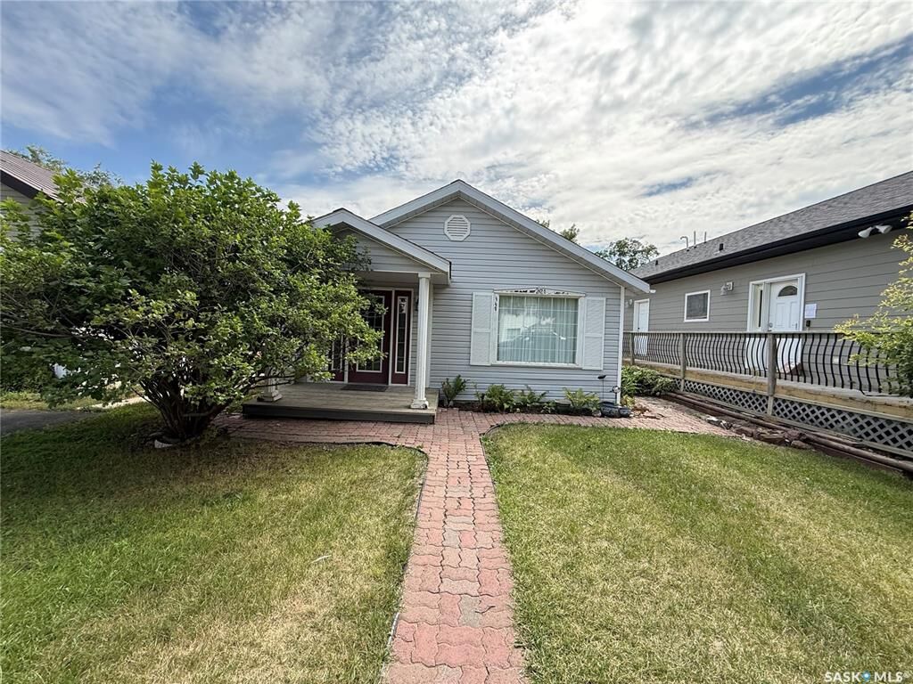 Property Photo: 221 1st Avenue W SK S0L 1S0