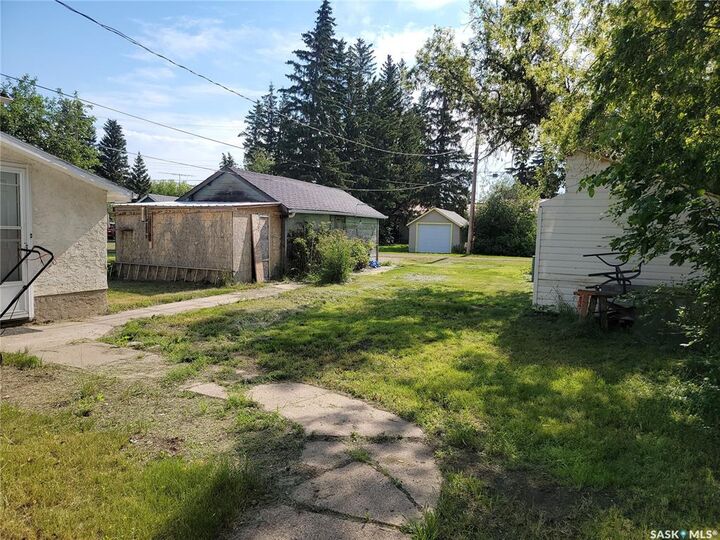 Property Photo: 202 Irvine Street SK S0M 0N0