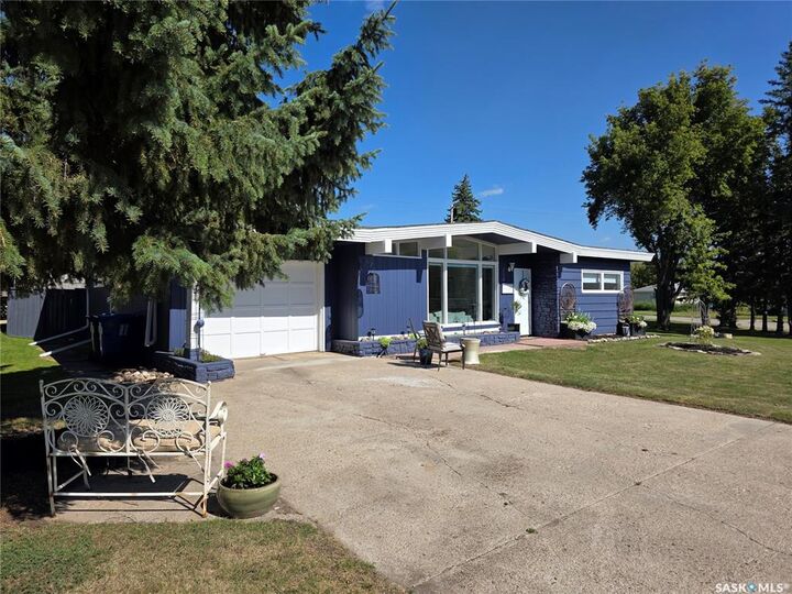 Property Photo:  808 Prince Edward Street  SK S0A 2P0 