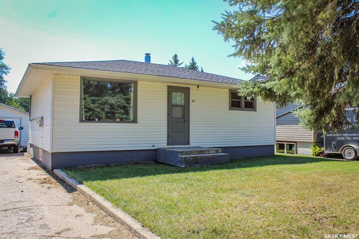 Property Photo:  517 McLeod Avenue E  SK S0E 1A0 