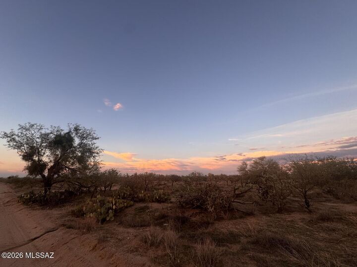 Property Photo:  