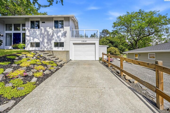 Property Photo: 1530 NW Hall Drive WA 99163