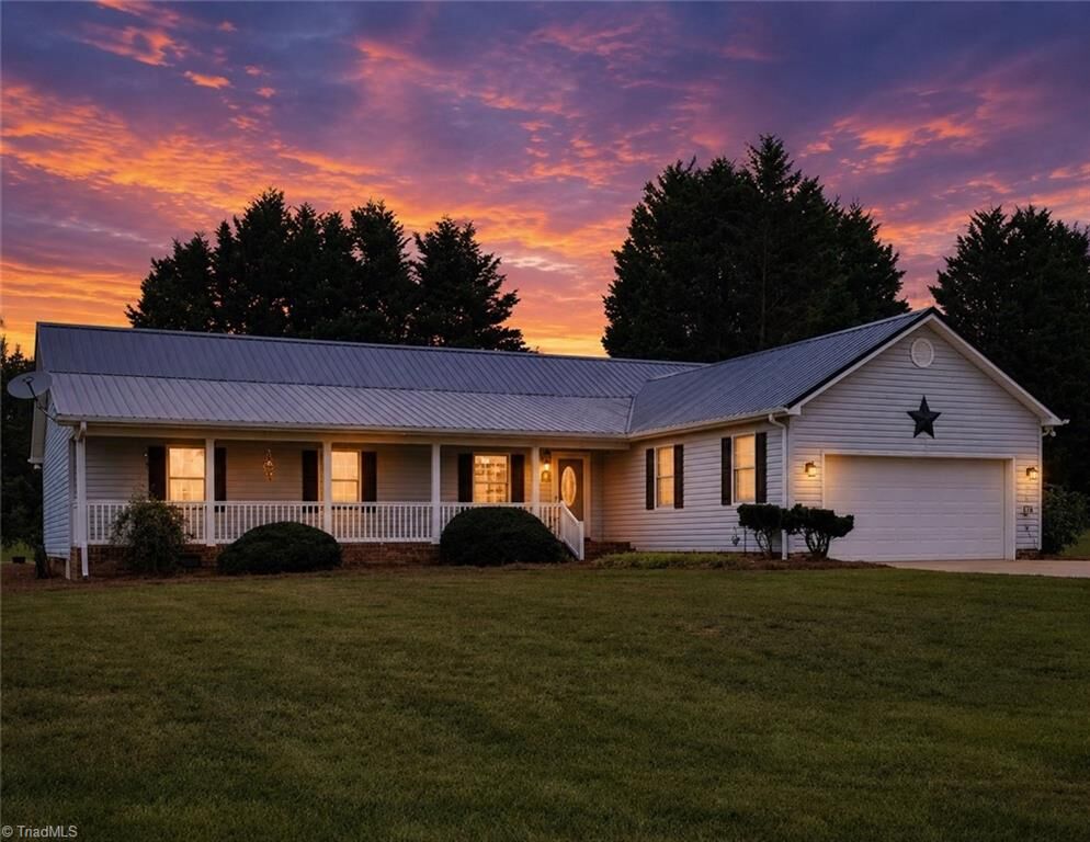 Property Photo:  124 Glen Oaks Drive  NC 27021 