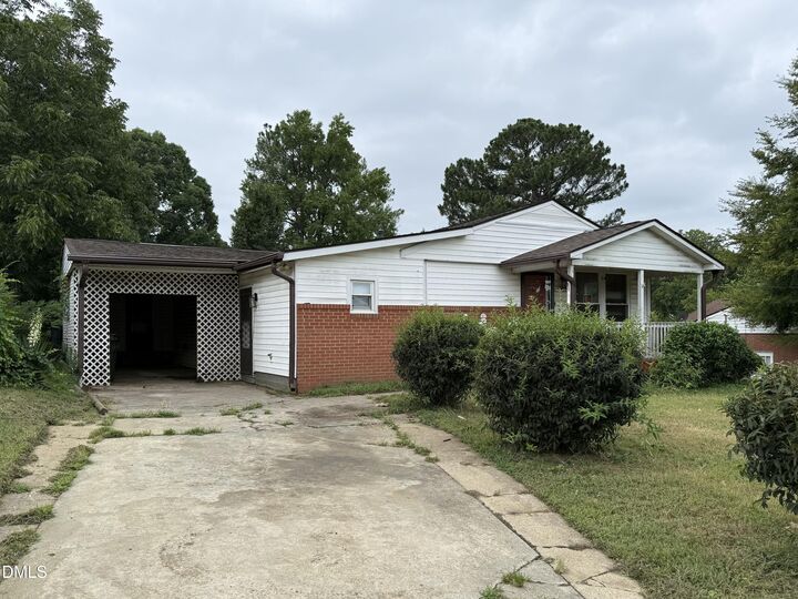 Property Photo: 808 Campanella Lane NC 27610