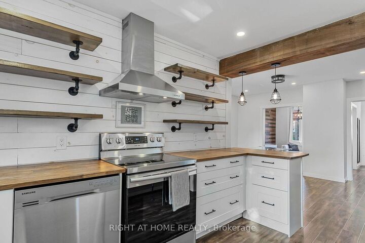 Property Photo: 110 Cameron Avenue N ON L8H 4Z2