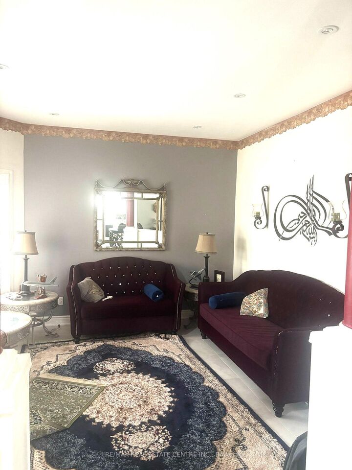 Property Photo:  21 Robertson Davies Drive  ON L7A 1K4 
