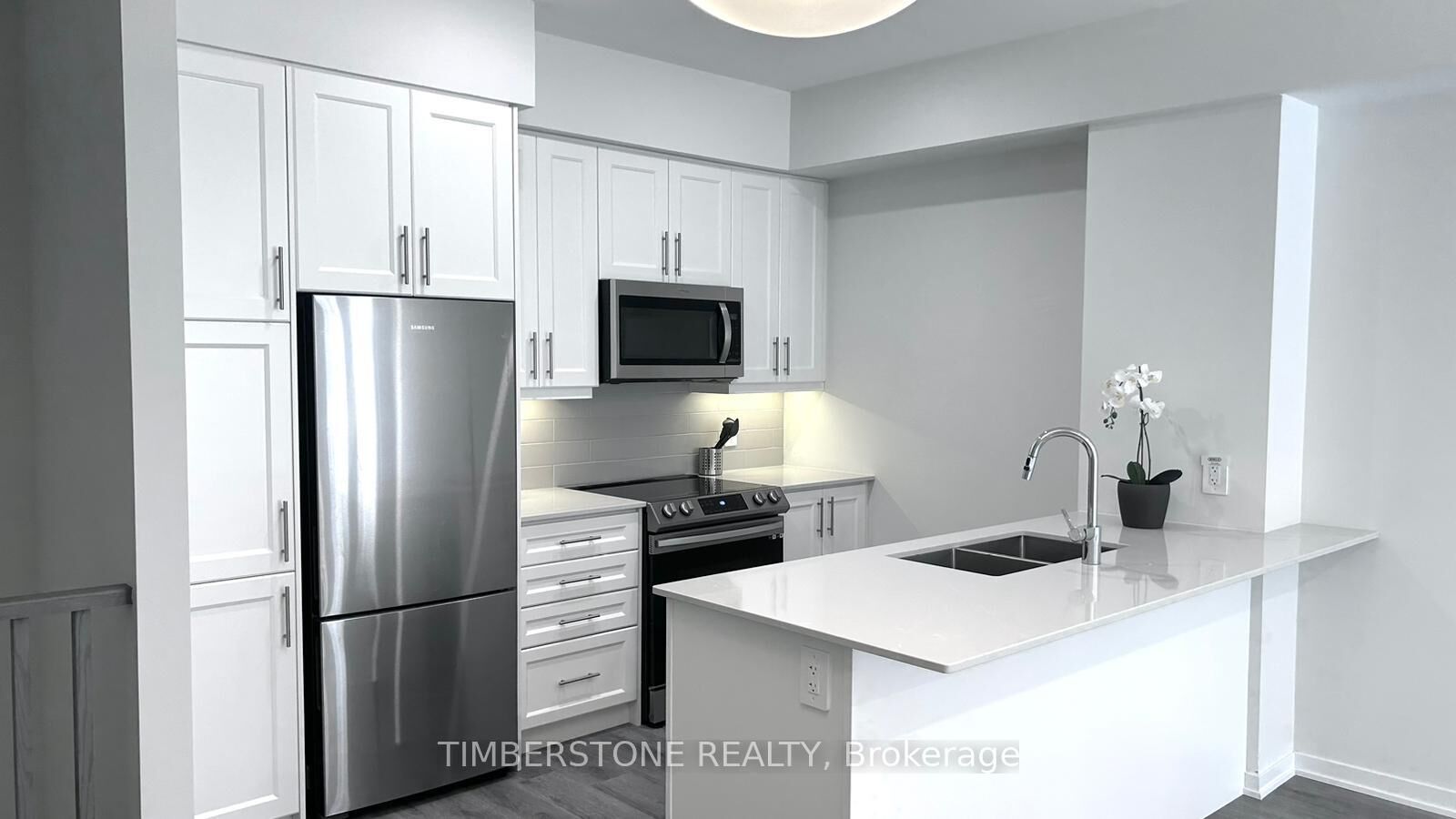 Property Photo:  21 Honeycrisp Crescent 40  ON L4K 0N6 