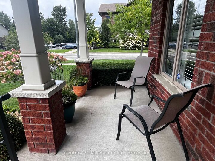 Photo de la propriété:  1 Barr Street  ON L9Y 2L7 