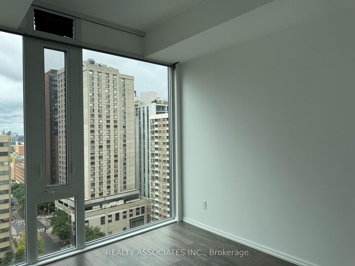 Property Photo: 75 St Nicholas Street 1605 ON M4Y 0A5