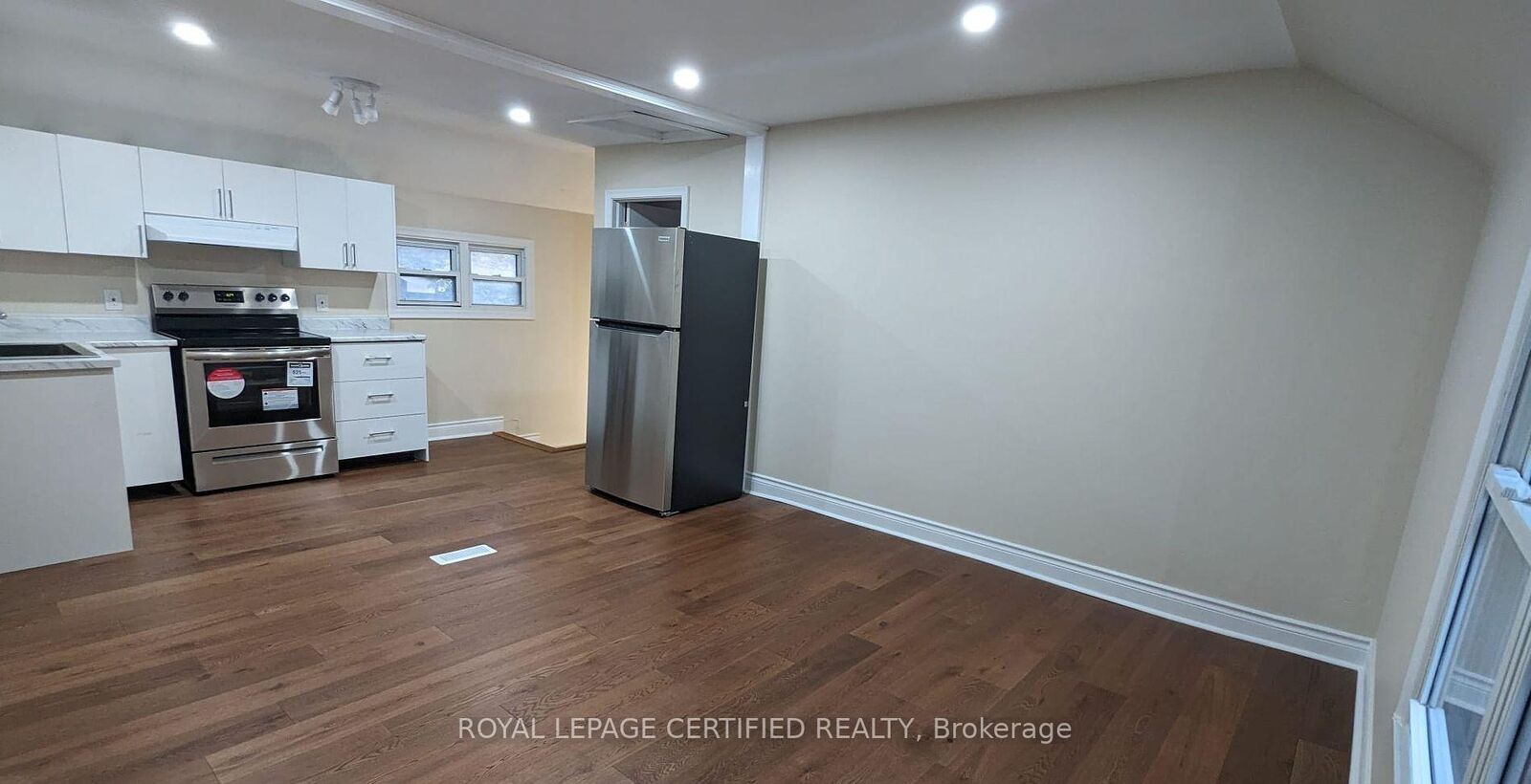 Property Photo:  1468 Dundas Crescent  ON L5C 1E9 