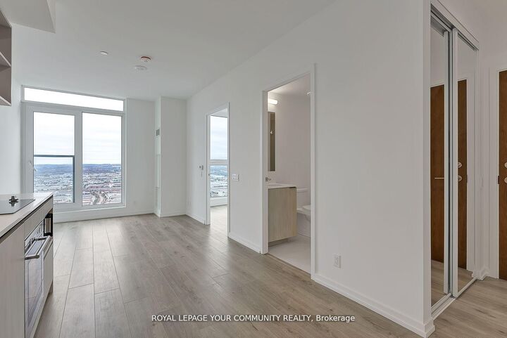 Property Photo:  1000 Portage Parkway Ph12  ON L4K 0L1 