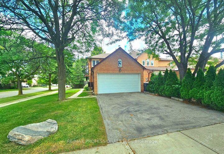 Property Photo: 500 Silverthorne Crescent 1 ON L5R 1W3