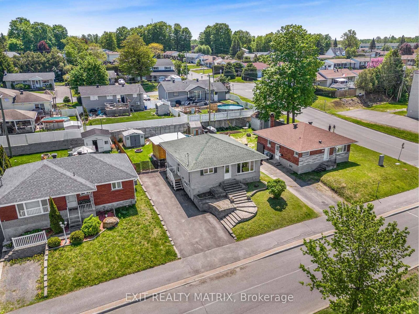 Property Photo:  845 Cartier Boulevard  ON K6A 1W9 