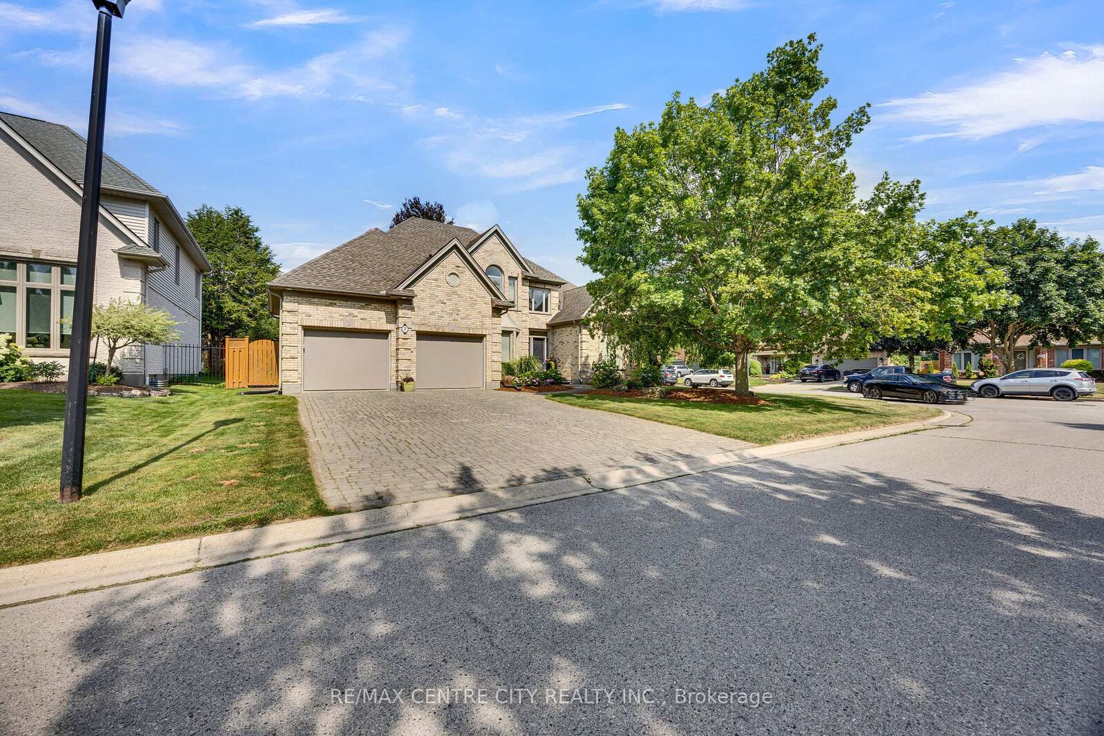 Property Photo: 2 Havenwood Way ON N6H 5C2