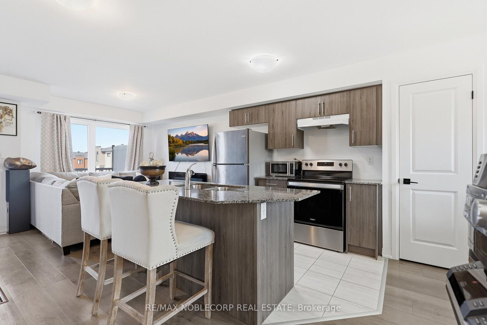 Property Photo:  51 Fairlane Avenue  ON L9J 0N1 