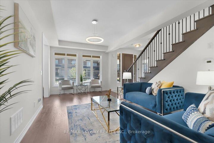 Property Photo: 2 Georgina Street ON N2R 0S6