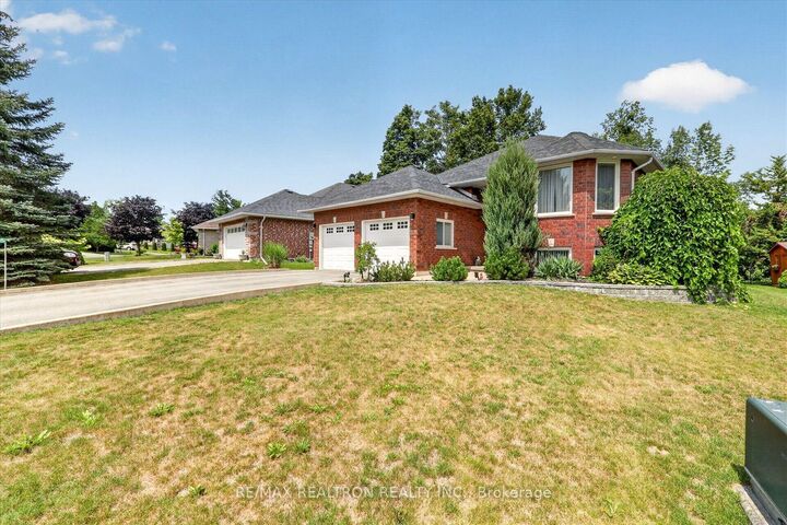 Property Photo: 295 Woodward Avenue ON K9L 1K2