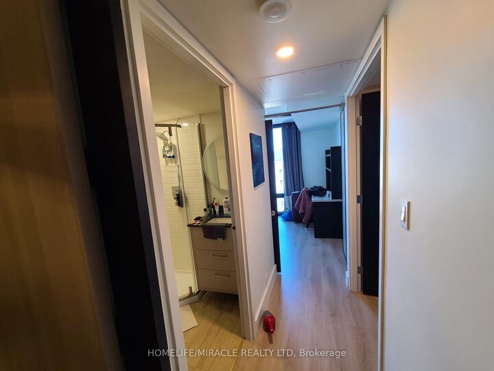 Property Photo:  145 Columbia Street W 725  ON N2L 0K7 