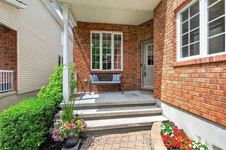 Property Photo: 78 Maricona Way ON K2T 1H3