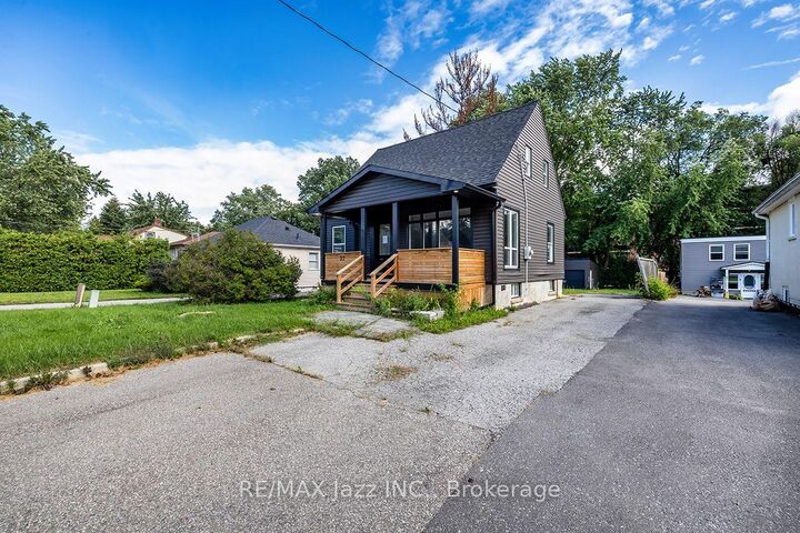 Property Photo:  37 Lincoln Street  ON L1S 6C4 