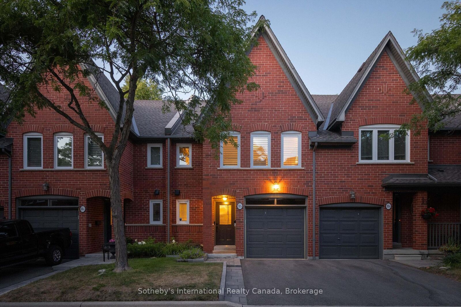 Property Photo: 1064 Queen Street W 32A ON L5H 4K3