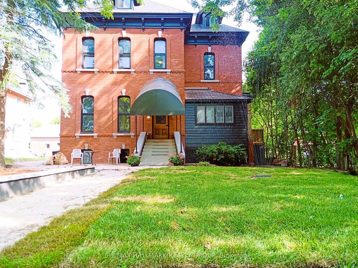 Property Photo: 460 Wilbrod Street ON K1N 6M8