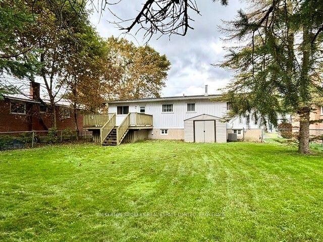 Property Photo: 355 Oak Street ON K7G 2R7