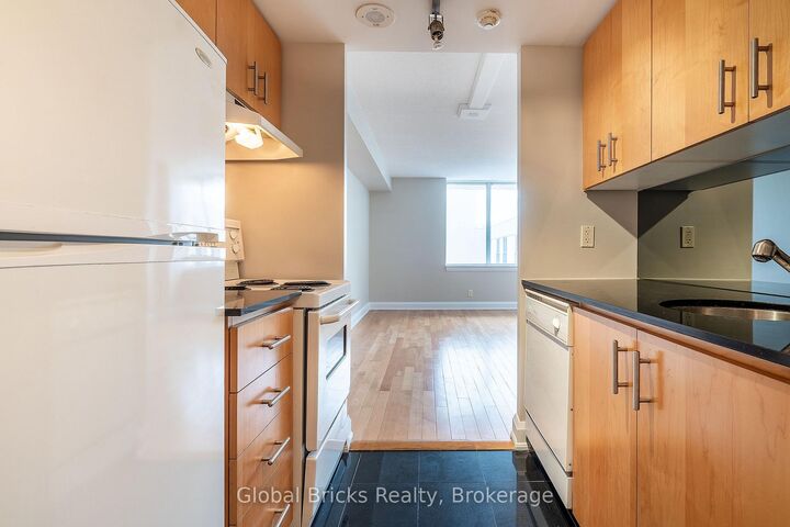 Property Photo:  2737 Keele Street 901  ON M3M 2E9 
