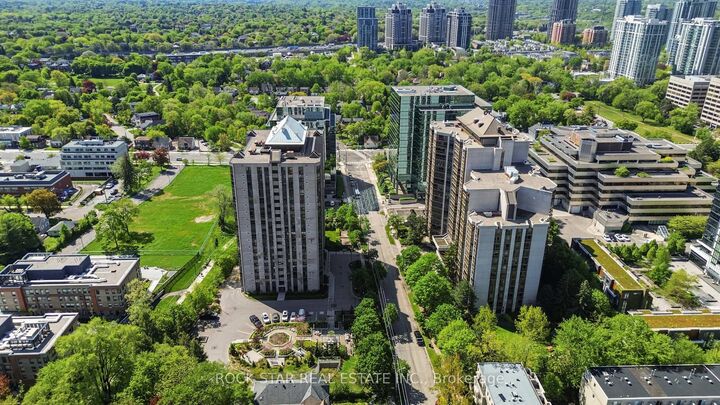 Property Photo:  5 Kenneth Avenue 701  ON M2N 6M7 