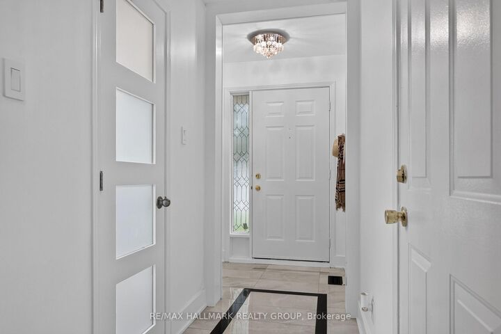 Property Photo:  23 Whitegate Crescent  ON K2J 4B6 