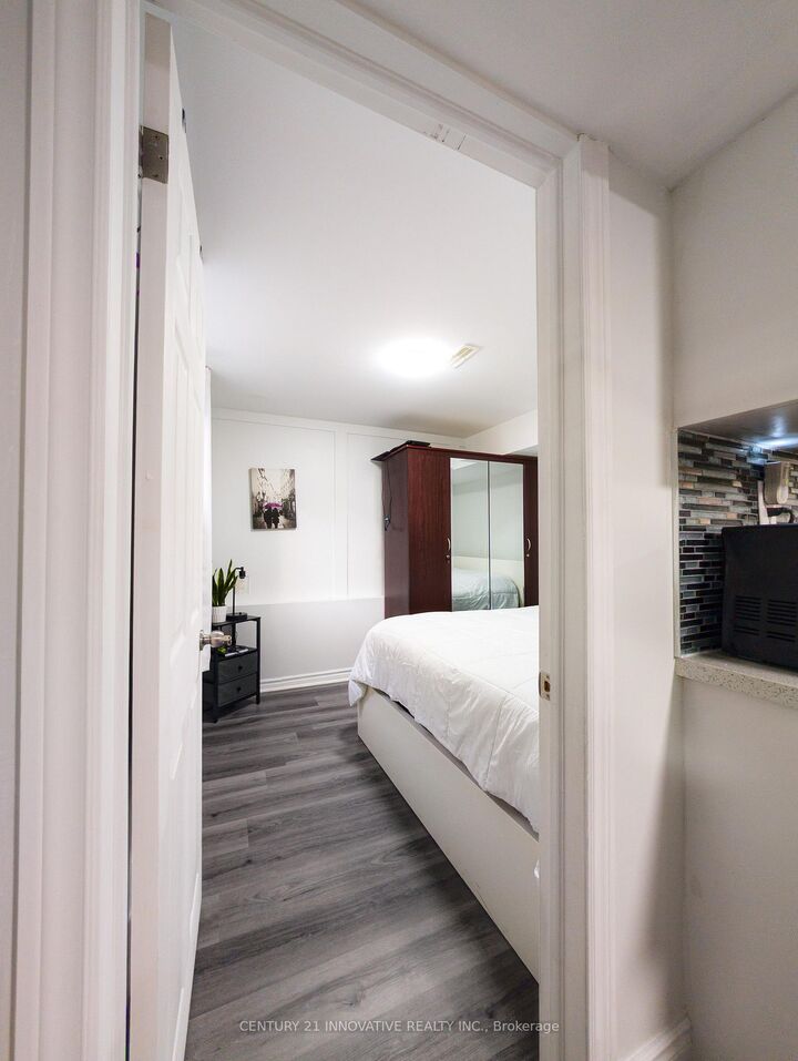 Property Photo:  71 Cherry Blossom Crescent Bsmt  ON L1E 1G6 