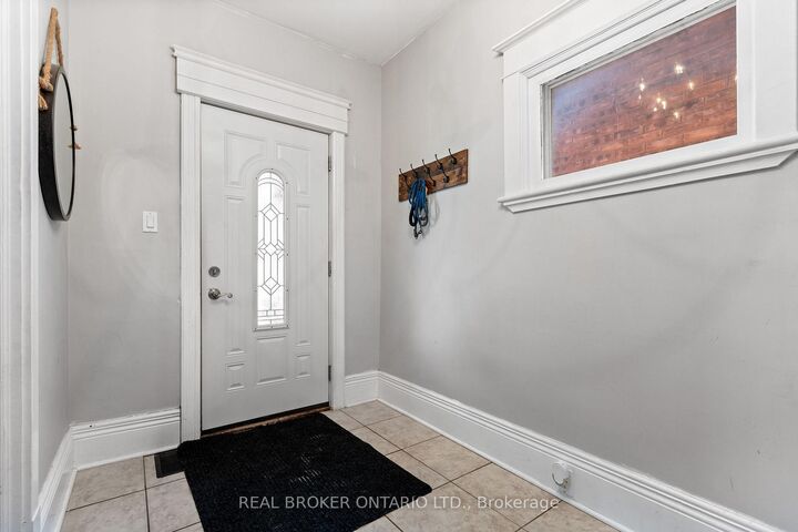 Property Photo:  30 Dundas Street  ON N3R 1R9 