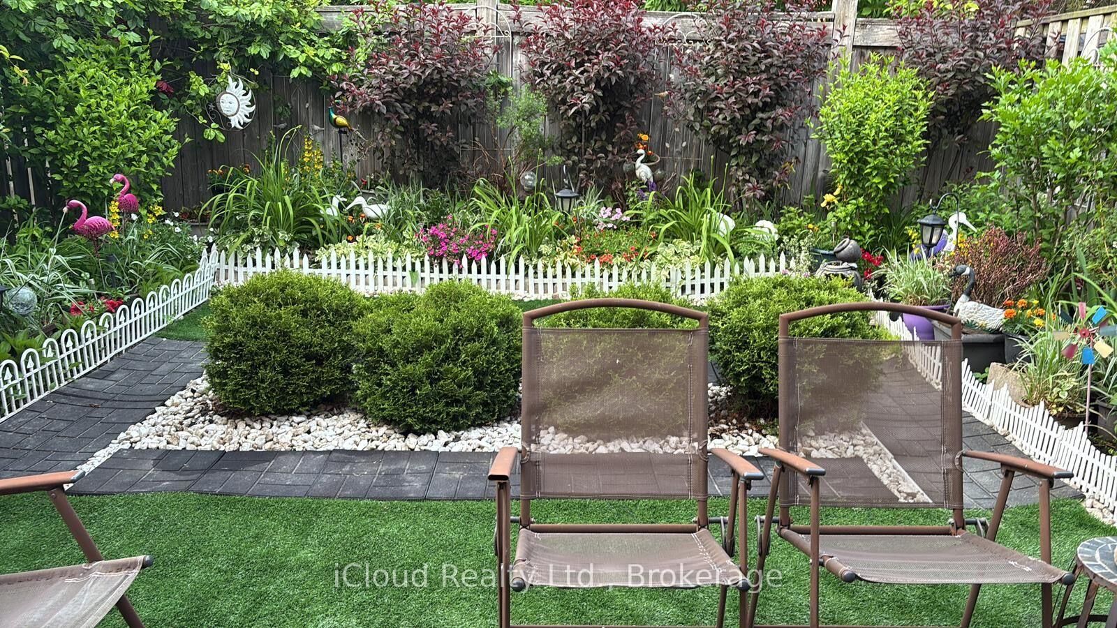 Property Photo:  5661 Volpe Avenue  ON L5V 3A6 