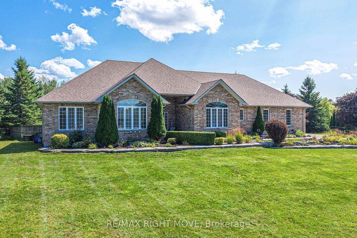 Property Photo: 1043 Hurlwood Lane ON L3V 6H4