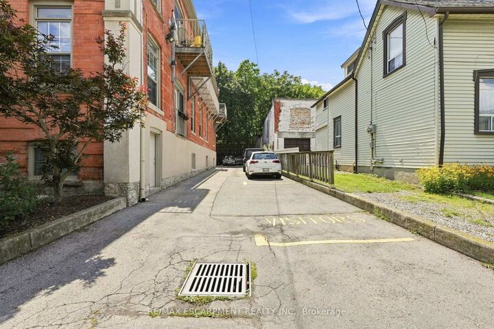 Property Photo:  54 Alanson Street 202  ON L8N 1W5 