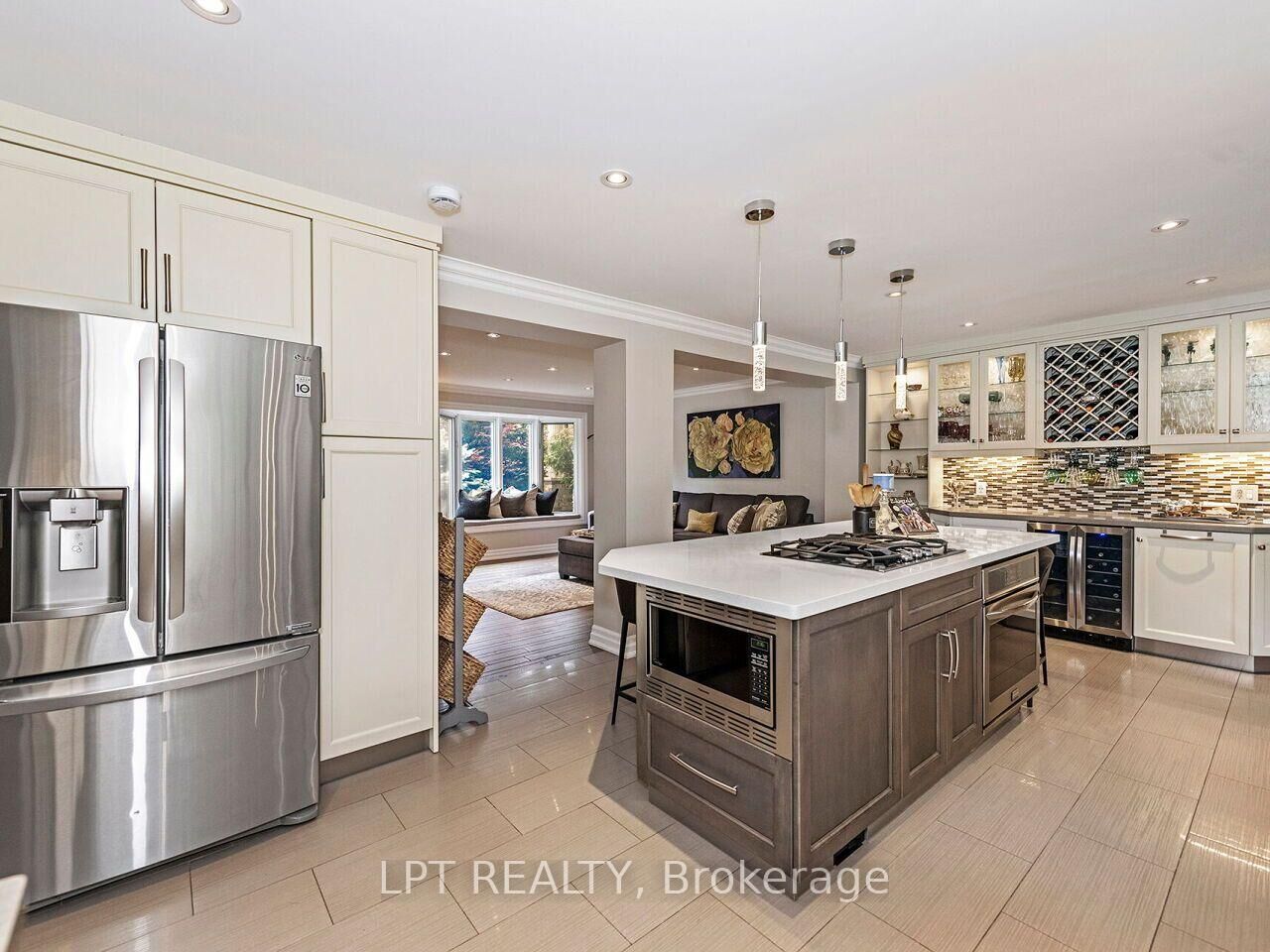 Property Photo: 493 Tipperton Crescent ON L6L 5E1
